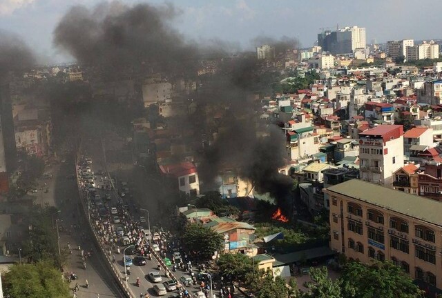 Hà Nội: Cháy dữ dội bên trường Tiểu học Tô Hoàng