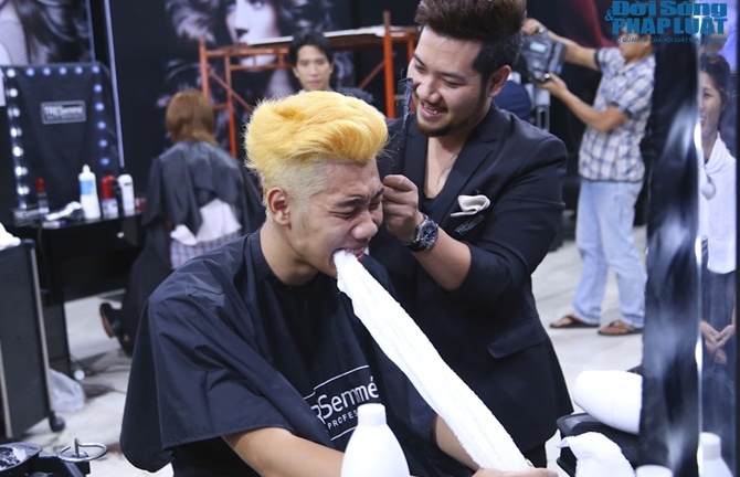 Thí sinh VN Next Top Model “khóc thét” vì màn thay đổi diện mạo