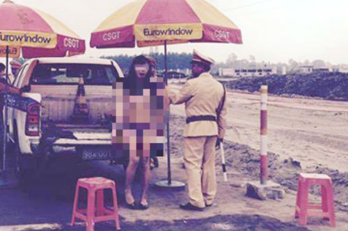 Trưởng phòng CSGT Bắc Giang lên tiếng vụ cô gái lột váy