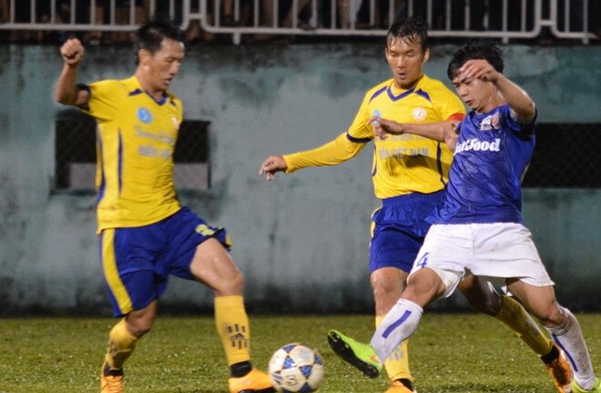 HAGL tuyển chân sút khác đá cặp với Công Phượng