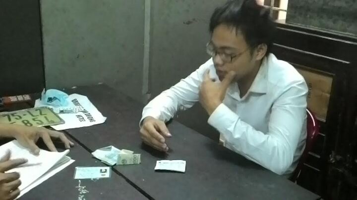 Phóng viên bị côn đồ dùng dao khống chế trong khi tác nghiệp