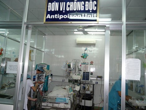 Hai em bé nghi bị tiêm thuốc độc vào người đang nguy kịch