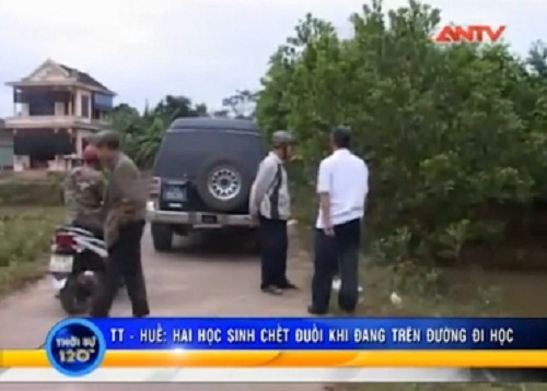 Video:  2 học sinh chết đuối trên đường đi học do nước lũ