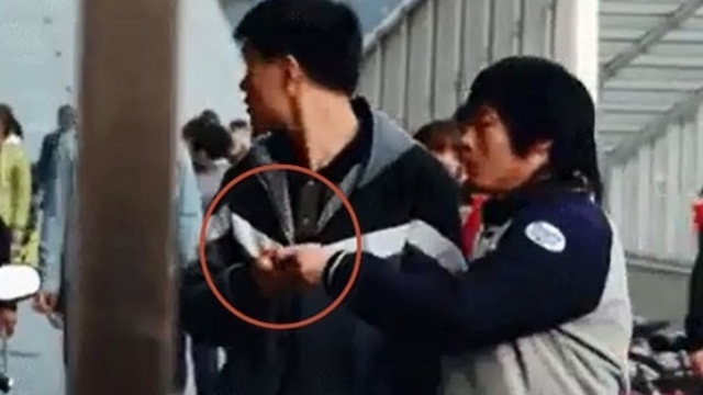 Video: Màn trộm ĐTDĐ dễ dàng và gọn lẹ nhất từ trước đến nay