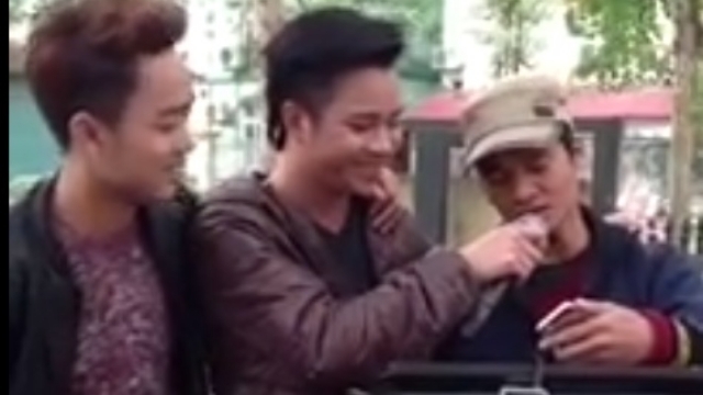Video: Lệ Rơi, Hữu Công, Đỗ Duy Nam cover 'Chắc ai đó sẽ về' gây bão mạng