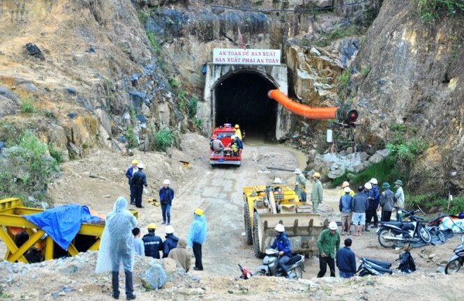 Sập hầm thủy điện Đạ Dâng, 11 người đang bị mắc kẹt