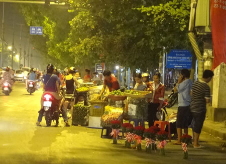 Hà Nội: Dừng, đỗ xe mua hàng trên vỉa hè sẽ bị phạt