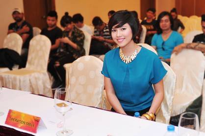 Hoàng My cùng Rockstom7 mang nụ cười đến trẻ Việt