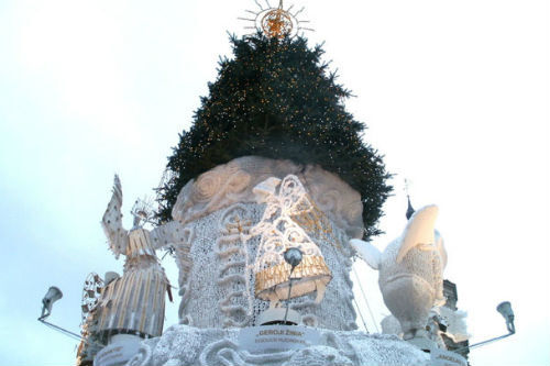 Những cây thông Noel trang trí độc, lạ nhất trên thế giới