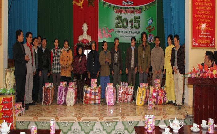 Đại Việt trao tặng 2015 suất quà trên toàn quốc
