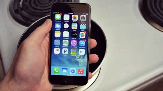 Video: Màn 'tra tấn' iPhone 6 với Coca-Cola sôi 100 độ C