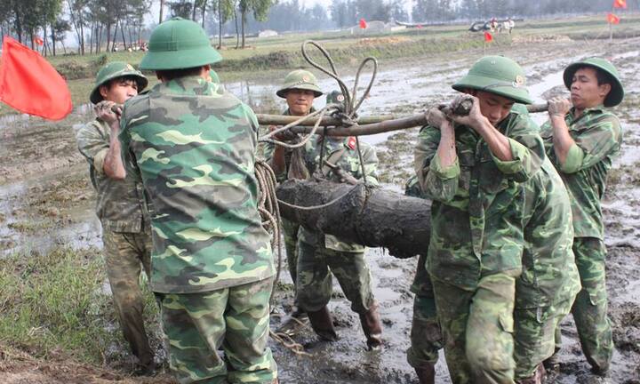 Phát hiện quả bom nặng 250kg trên cánh đồng