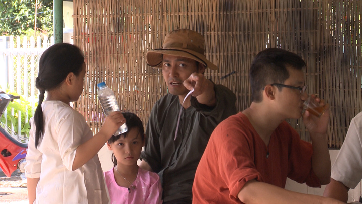 Bố ơi, mình đi đâu thế tập 9: Phan Anh phạt con gái vì bĩu môi