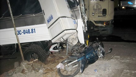 Container đâm xe liên hoàn trên Quốc lộ 1A, 3 người trọng thương