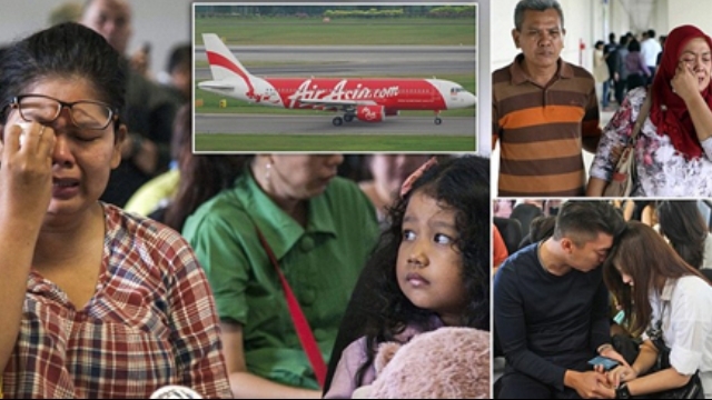 Video: Người nhà nạn nhân máy bay AirAsia mất tích khóc lịm vì đau đớn