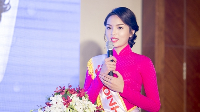 Video: Hoa hậu Kỳ Duyên rực rỡ làm đại sứ thương hiệu