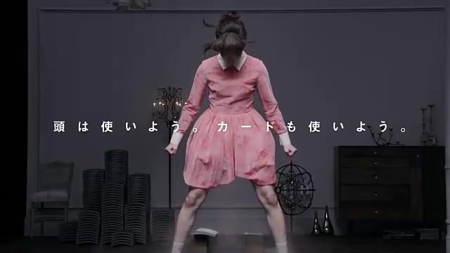 Video thiếu nữ dùng đầu đập vỡ ... 10 viên gạch