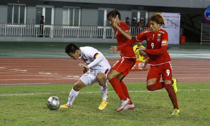 Truy bắt đối tượng bịt khẩu trang, xông vào đâm chủ tiệm vàng trọng thương