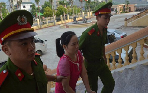 Vợ pha thuốc diệt cỏ vào nước đường hạ độc chồng