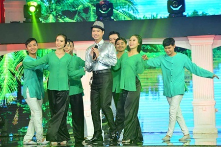 Tình khúc vượt thời gian: Ngọc Sơn nhí nhảnh, trẻ trung hát Cô bé ngày xưa