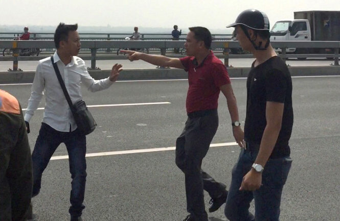 Video độc quyền: Công an huyện Đông Anh đấm chảy máu mồm phóng viên Báo Tuổi Trẻ