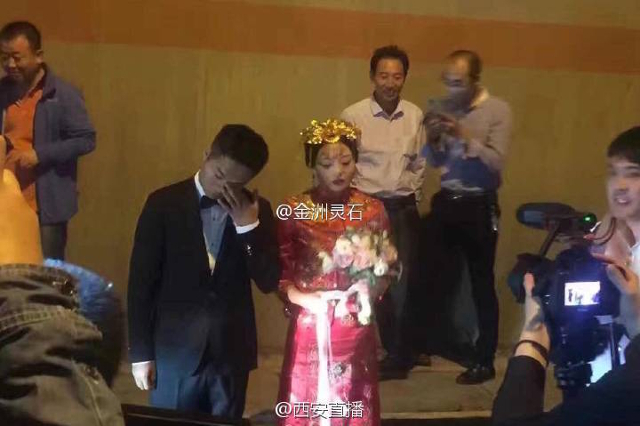 Sợ lỡ giờ tốt, cặp đôi làm đám cưới ngay trong … đường hầm