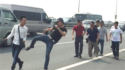 Chủ tịch Hà Nội yêu cầu xử lý nghiêm vụ hành hung phóng viên