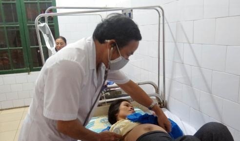 Gần 50 người nhập viện sau khi ăn cỗ cưới tại Nam Định