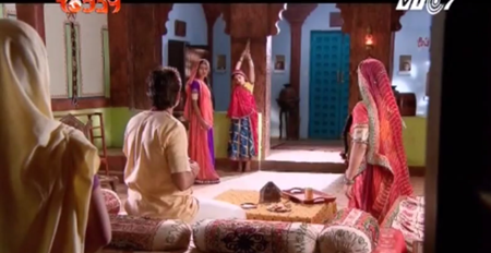 Cô dâu 8 tuổi phần 11 tập 72: Umi cãi lại bố chồng bảo vệ Nandidi