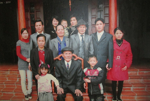 Chuyện tình đẹp khó tin: Cụ ông 76 tìm vợ ở chợ rau