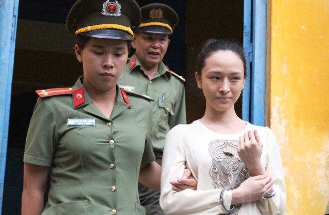 Kiến nghị làm rõ hợp đồng tình ái của hoa hậu Phương Nga