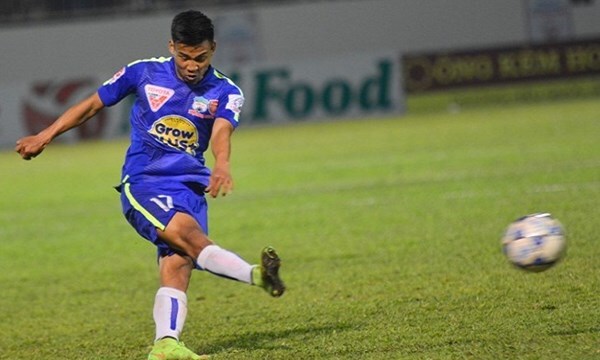 Những pha sút phạt thần sầu của cầu thủ trẻ xuất sắc nhất V.League 2016
