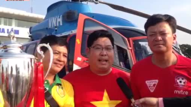 CĐV Hải Phòng rước Cúp vô địch 300 triệu bằng máy bay