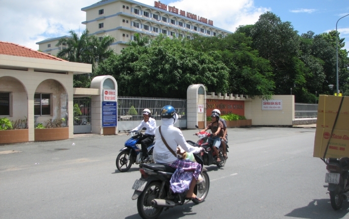 Điên cuồng chém bạn nhậu gần lìa cổ vì thiếu nợ