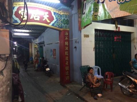 Ôm mẹ khóc sau khi đâm chết bạn nhậu