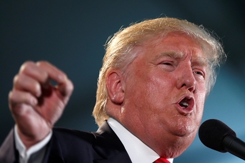 Donald Trump: Bà Clinton đáng phải vào tù