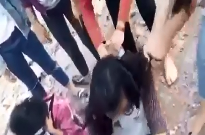 Công an vào cuộc vụ nhóm nữ sinh cấp 2