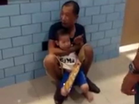 Hà Nội: Đi siêu thị, cháu bé bị gã đàn ông ngáo đá dí dao vào cổ