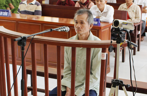 Lão ông 68 tuổi dùng búa giết người tình vì ghen