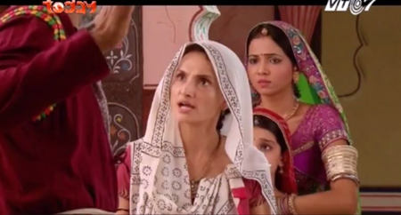 Cô dâu 8 tuổi: Tức nước vỡ bờ, Mangana chống chế độ độc tài của Akhira