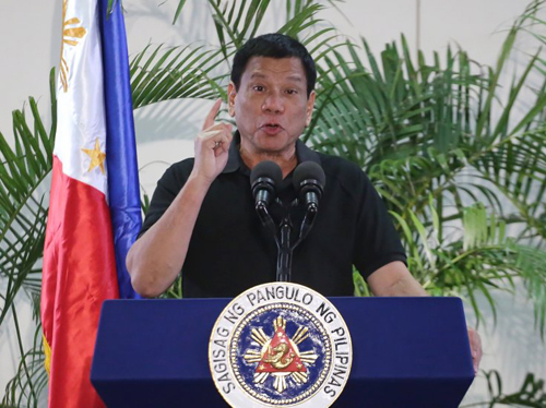 Tổng thống Philippines tiếp tục đả kích Mỹ, EU