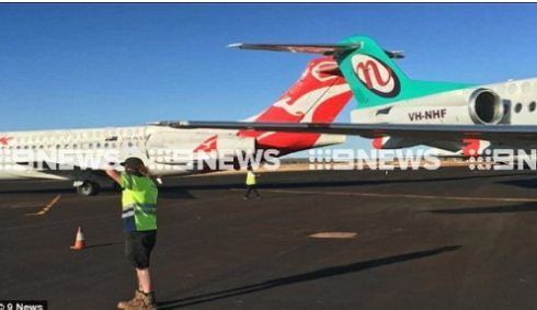 Hai máy bay Australia va chạm, dính chặt đuôi