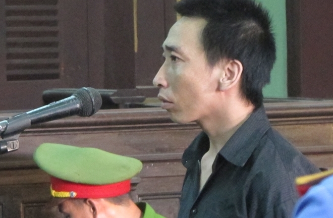 Hình xăm trên đùi tố kẻ hiếp dâm bé gái