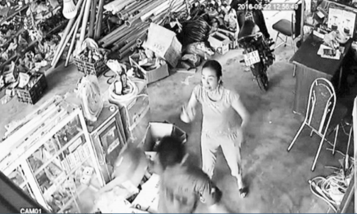 Thực hư vụ con nợ 300 nghìn đồng, côn đồ xông vào nhà hành hung bố mẹ 