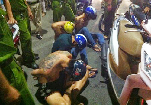 Nổ súng bắt gọn