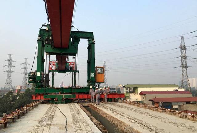 Hợp long tuyến đường sắt trên cao Cát Linh - Hà Đông