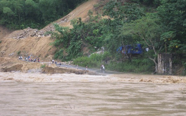 Dự báo thời tiết hôm nay 13/10: Miền Trung mưa, nguy cơ lũ quét