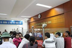 Hà Tĩnh: Dân đổ xô đi đổi giấy phép lái xe vì sợ hết hạn