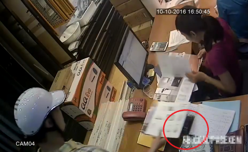 Thanh niên táo tợn dàn cảnh trộm điện thoại Samsung đắt tiền