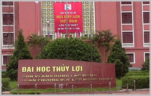 Điều tra nguyên nhân sinh viên đại học Thủy lợi rơi từ tầng 7 ký túc xá